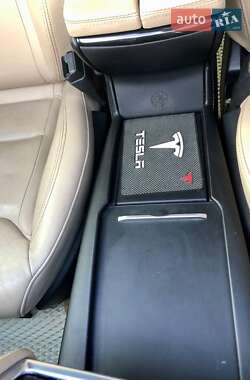 Лифтбек Tesla Model S 2016 в 