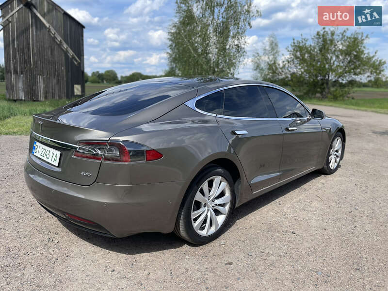 Лифтбек Tesla Model S 2016 в Киеве