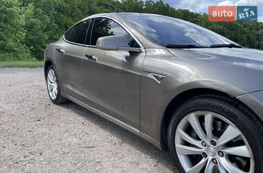 Лифтбек Tesla Model S 2016 в 