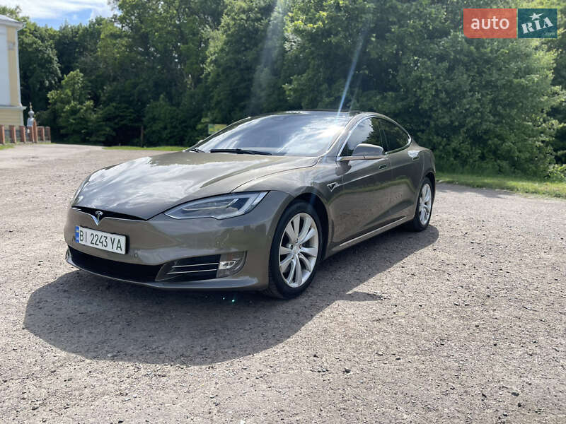 Лифтбек Tesla Model S 2016 в Киеве