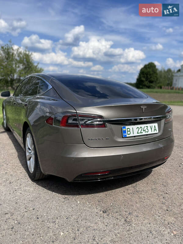 Лифтбек Tesla Model S 2016 в Киеве