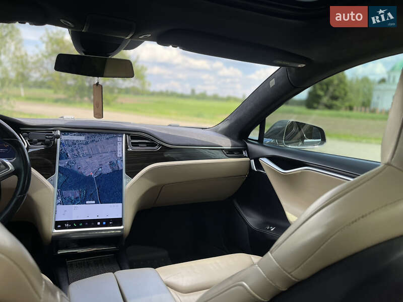 Лифтбек Tesla Model S 2016 в Киеве