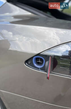 Лифтбек Tesla Model S 2016 в 