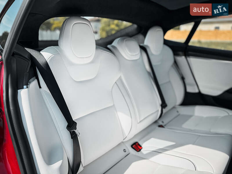 Ліфтбек Tesla Model S 2023 в Одесі