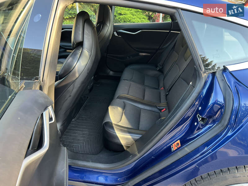 Лифтбек Tesla Model S 2017 в Тернополе