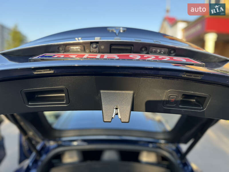 Лифтбек Tesla Model S 2017 в Тернополе