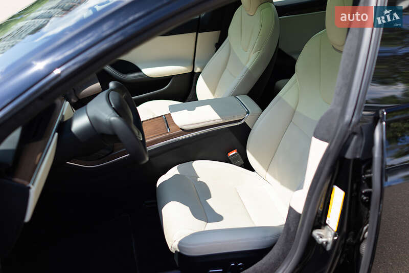 Лифтбек Tesla Model S 2023 в Киеве