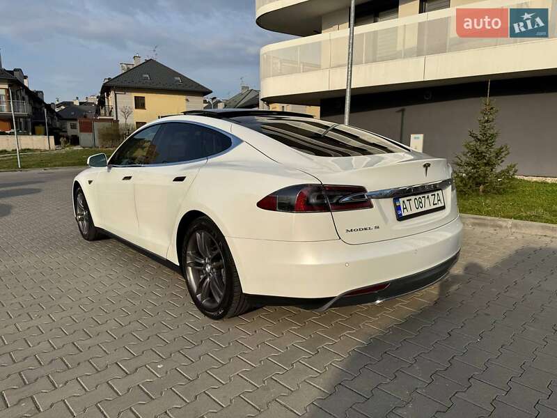 Лифтбек Tesla Model S 2013 в Ивано-Франковске