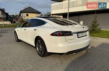 Лифтбек Tesla Model S 2013 в 