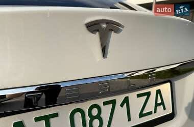 Лифтбек Tesla Model S 2013 в 