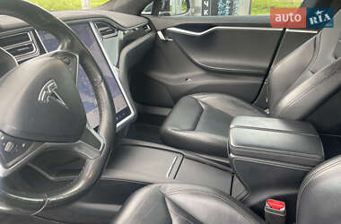 Лифтбек Tesla Model S 2016 в 