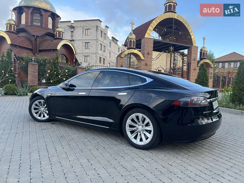 Лифтбек Tesla Model S 2016 в Черноморске