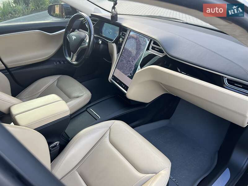 Лифтбек Tesla Model S 2016 в Черноморске