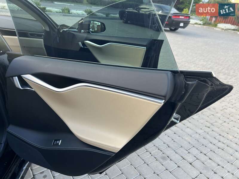 Лифтбек Tesla Model S 2016 в Черноморске