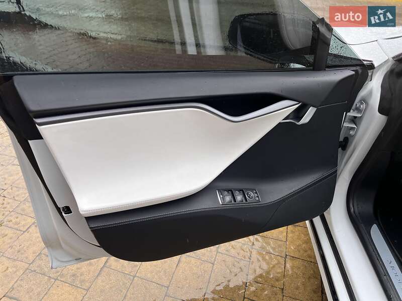 Ліфтбек Tesla Model S 2020 в Львові