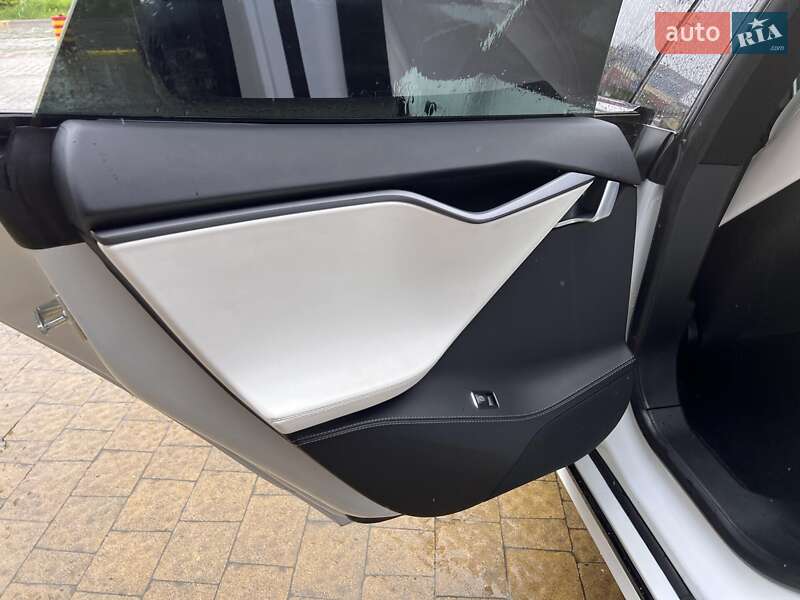 Ліфтбек Tesla Model S 2020 в Львові