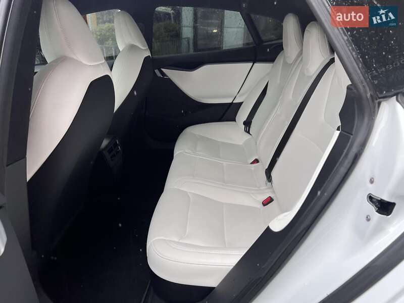 Ліфтбек Tesla Model S 2020 в Львові