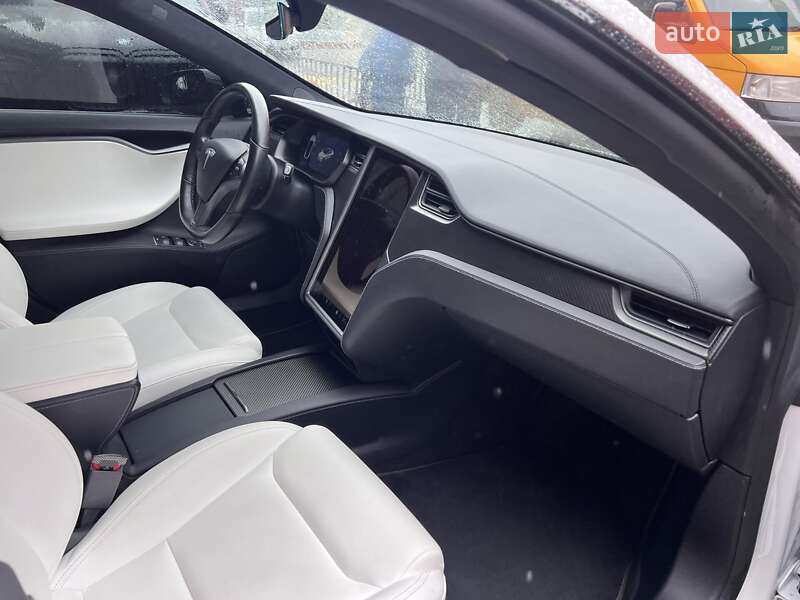 Ліфтбек Tesla Model S 2020 в Львові
