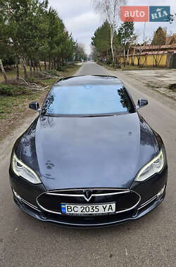 Лифтбек Tesla Model S 2015 в 