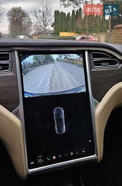 Лифтбек Tesla Model S 2015 в 