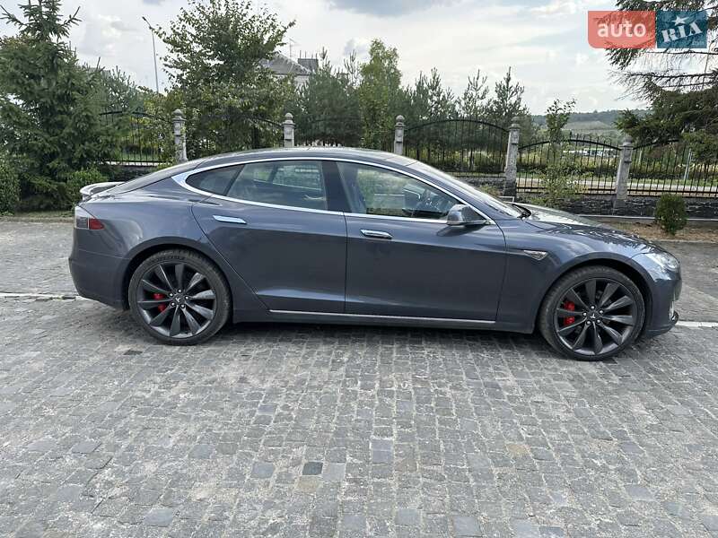 Ліфтбек Tesla Model S 2015 в Золочеві