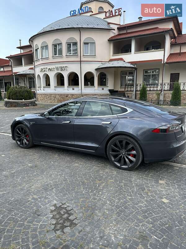 Ліфтбек Tesla Model S 2015 в Золочеві