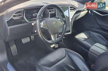 Лифтбек Tesla Model S 2015 в 