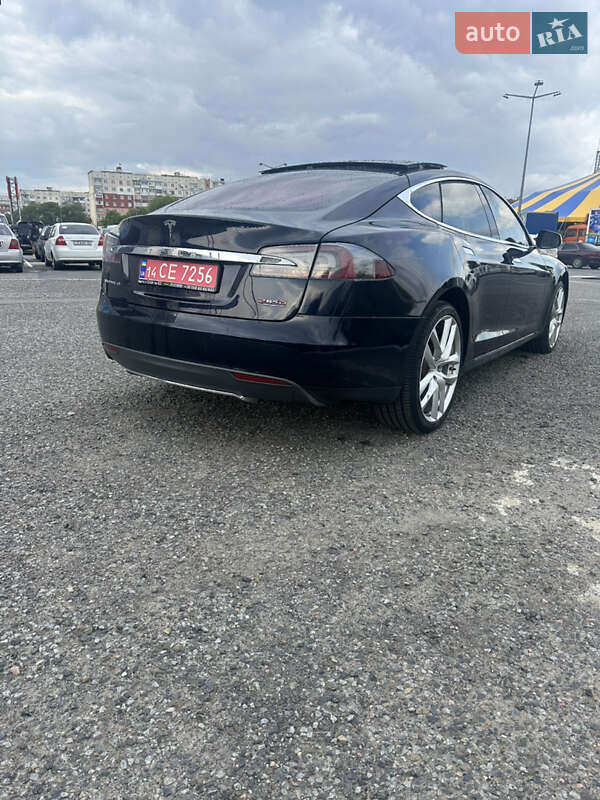 Ліфтбек Tesla Model S 2015 в Чернівцях