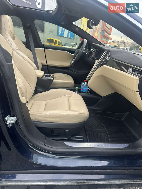 Ліфтбек Tesla Model S 2015 в Чернівцях