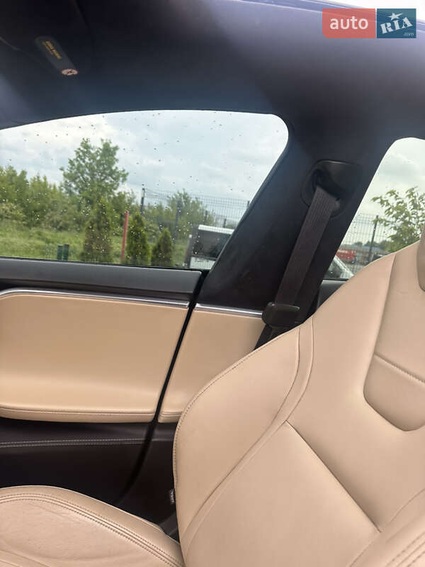 Ліфтбек Tesla Model S 2015 в Чернівцях