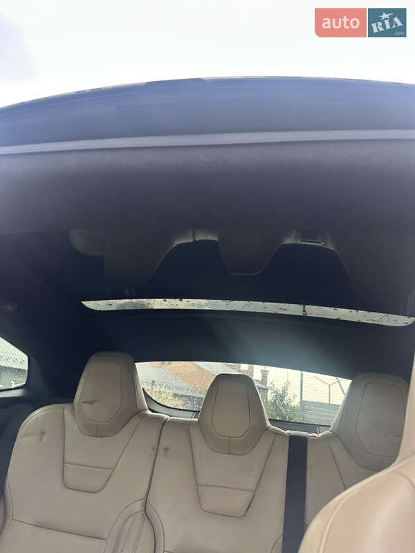 Ліфтбек Tesla Model S 2015 в Чернівцях