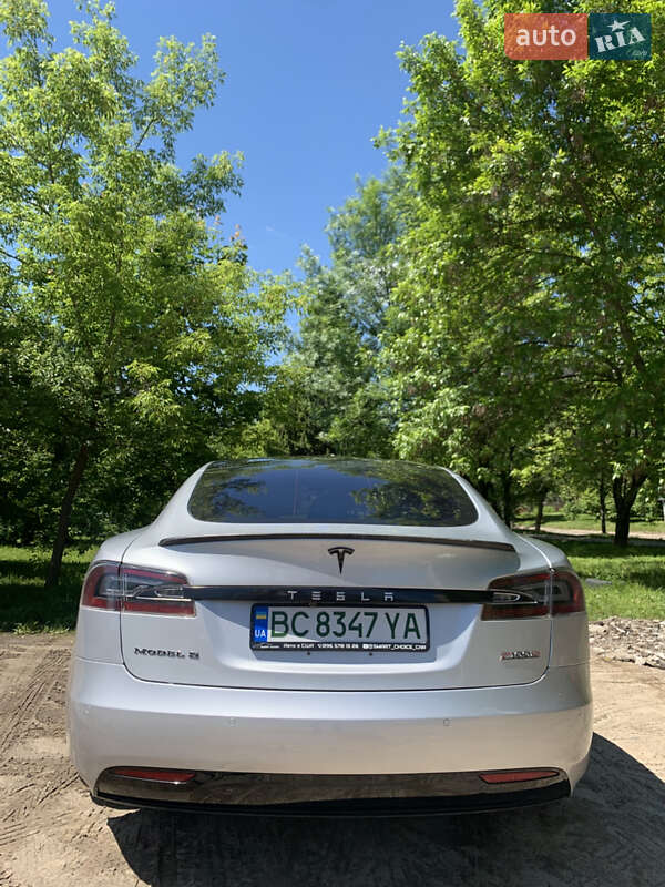 Ліфтбек Tesla Model S 2017 в Львові