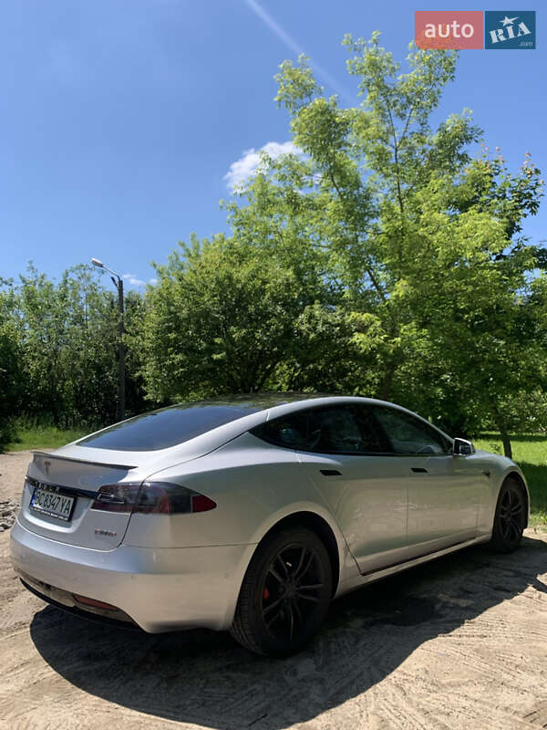 Ліфтбек Tesla Model S 2017 в Львові