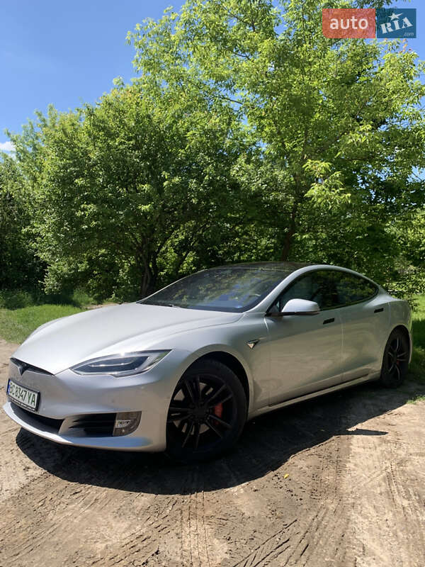 Ліфтбек Tesla Model S 2017 в Львові