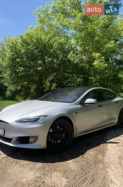 Лифтбек Tesla Model S 2017 в 