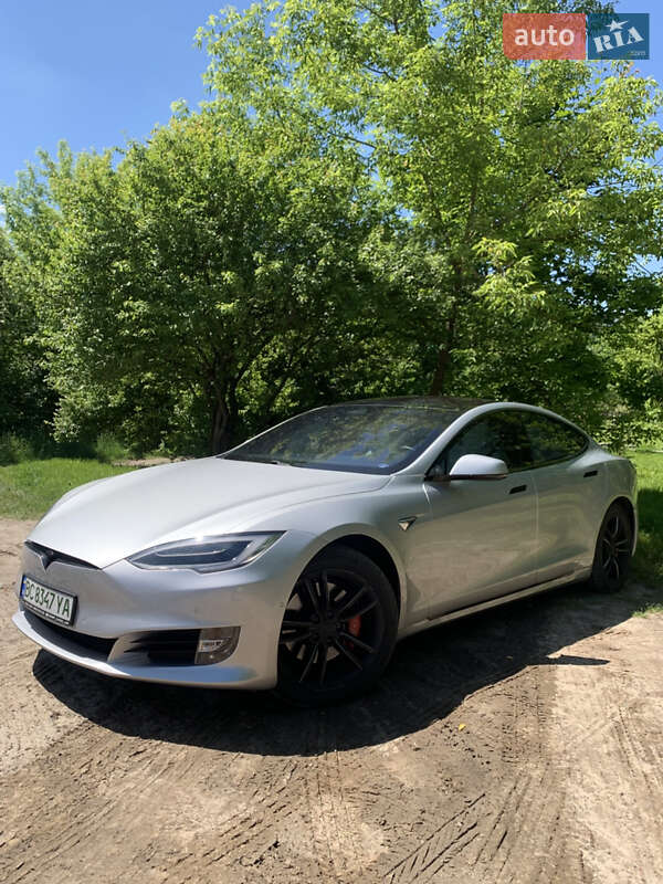 Ліфтбек Tesla Model S 2017 в Львові