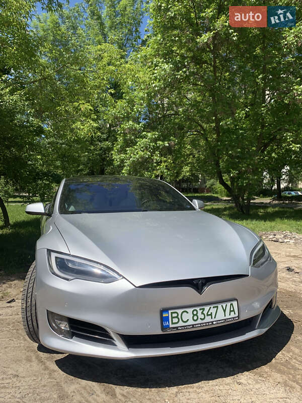 Ліфтбек Tesla Model S 2017 в Львові
