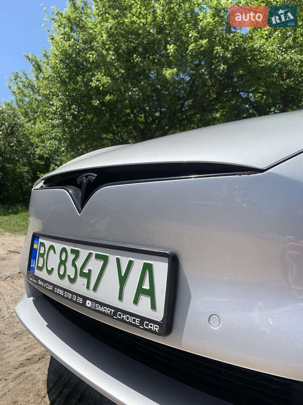 Ліфтбек Tesla Model S 2017 в Львові
