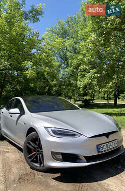 Лифтбек Tesla Model S 2017 в 