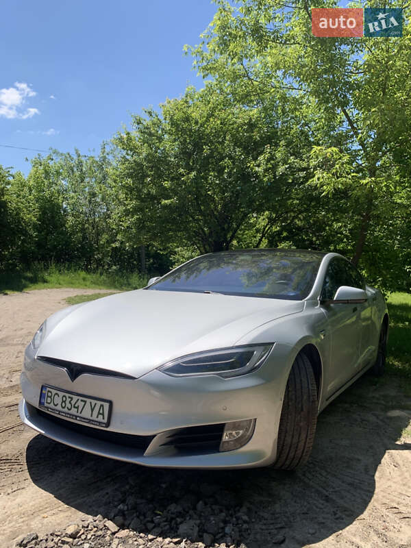 Ліфтбек Tesla Model S 2017 в Львові