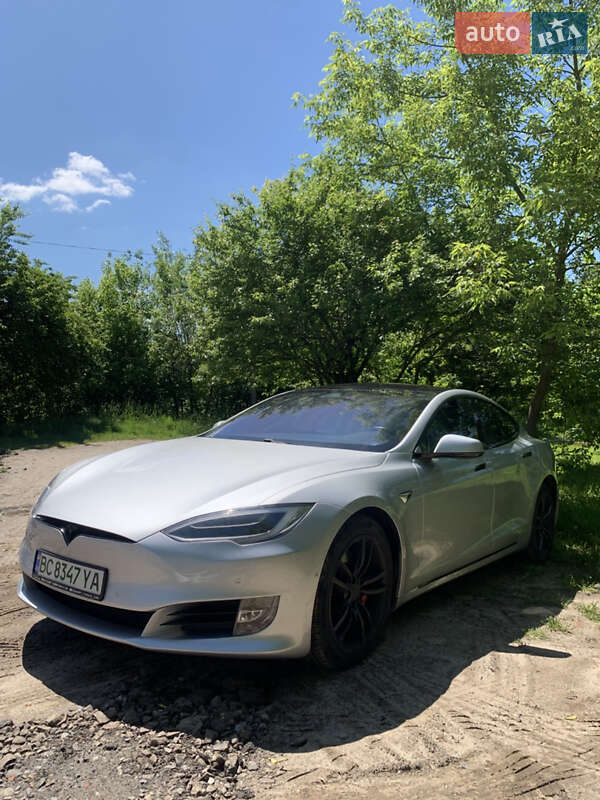 Ліфтбек Tesla Model S 2017 в Львові