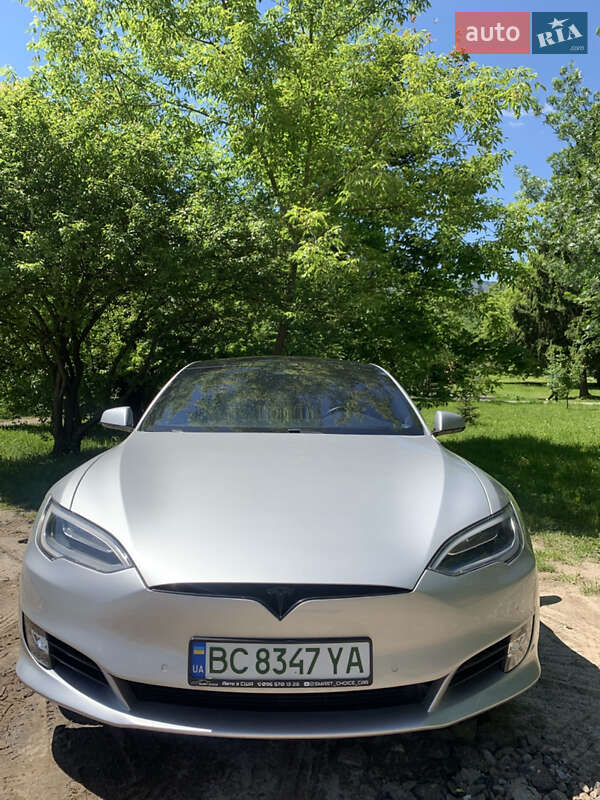 Ліфтбек Tesla Model S 2017 в Львові
