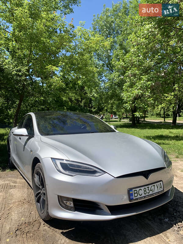 Ліфтбек Tesla Model S 2017 в Львові