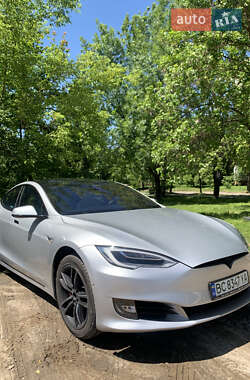 Лифтбек Tesla Model S 2017 в 