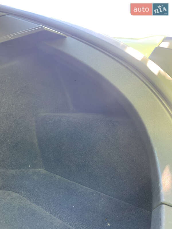 Ліфтбек Tesla Model S 2017 в Львові