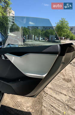 Лифтбек Tesla Model S 2017 в 