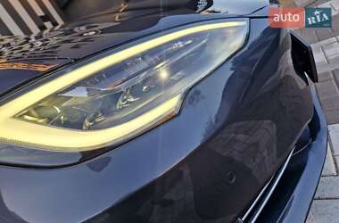 Лифтбек Tesla Model S 2018 в Львове