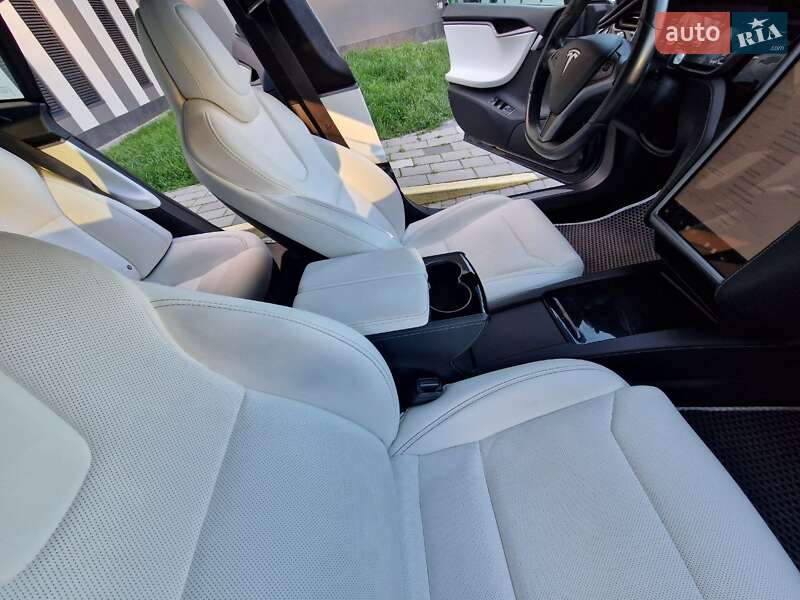 Лифтбек Tesla Model S 2018 в Львове