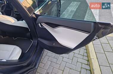 Лифтбек Tesla Model S 2018 в Львове