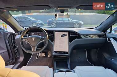 Лифтбек Tesla Model S 2018 в Львове